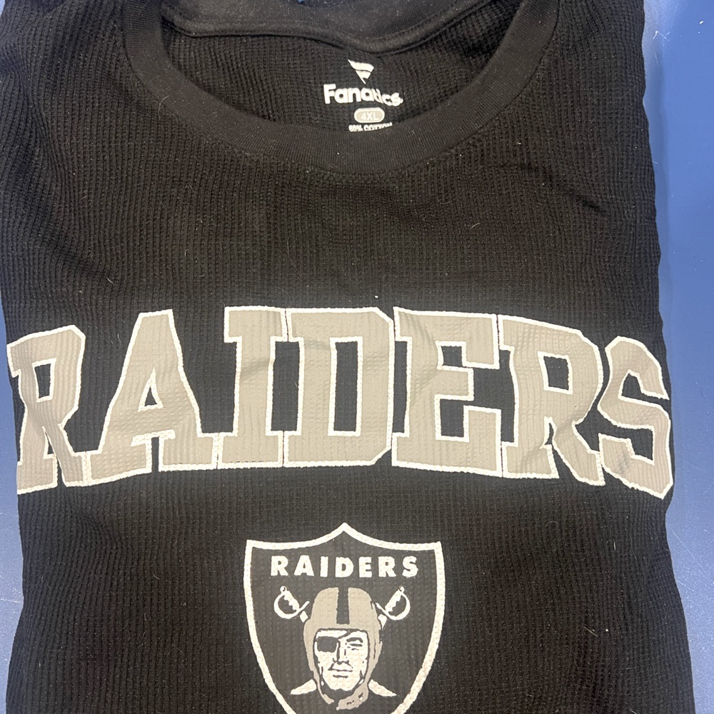 Raiders long sleeve waffle style sweatshirt. 4xl